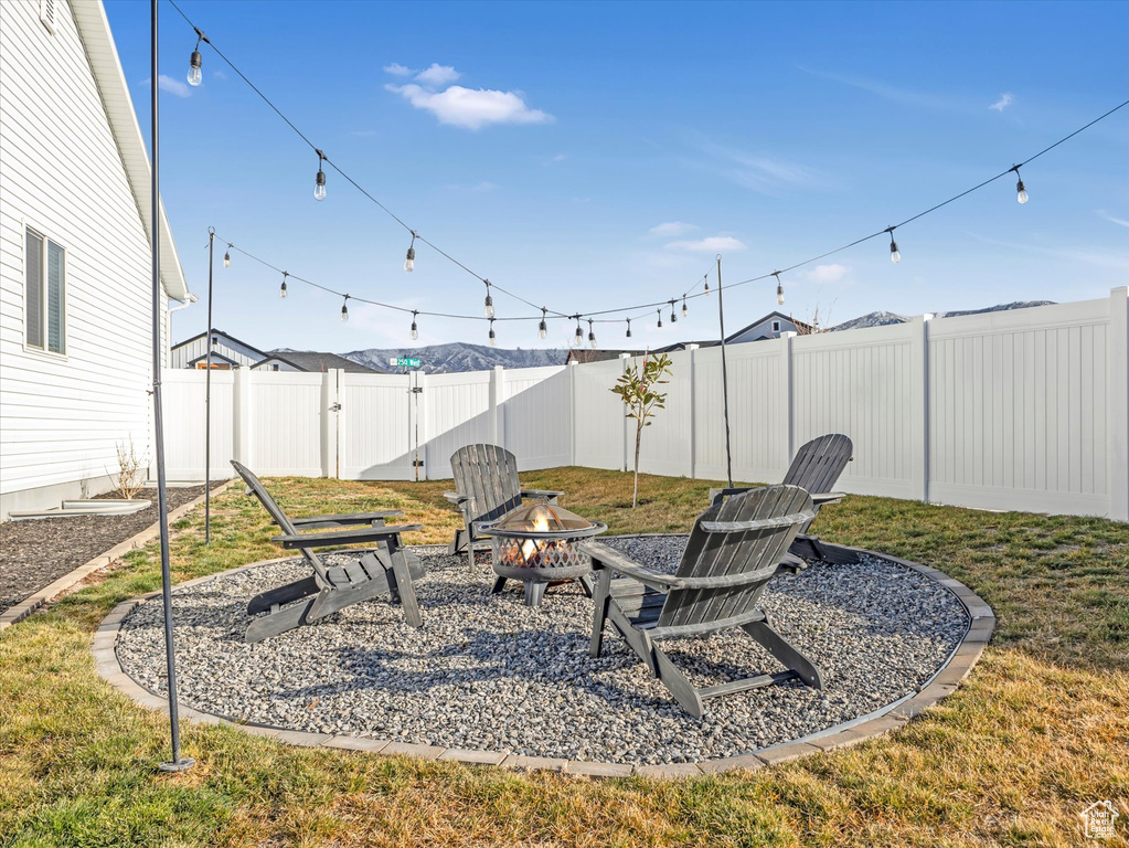 View of yard featuring an outdoor fire pit
