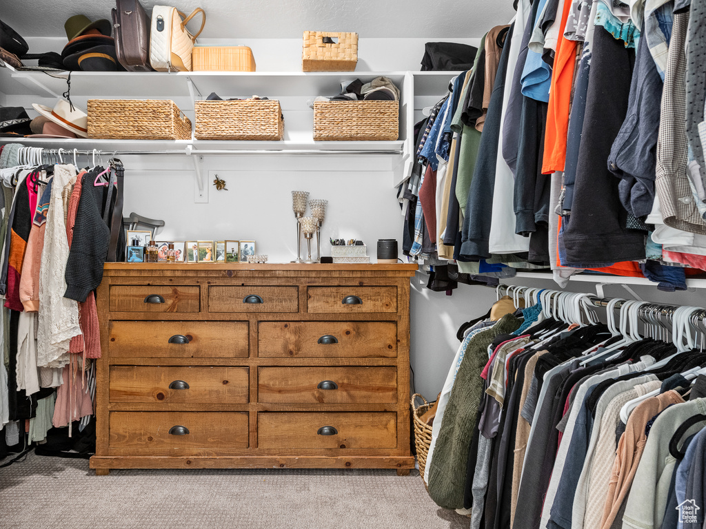 Walk in closet featuring carpet floors