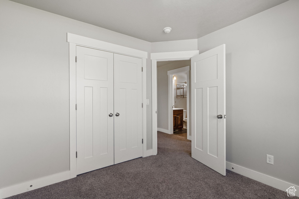 Unfurnished bedroom with carpet flooring and a closet