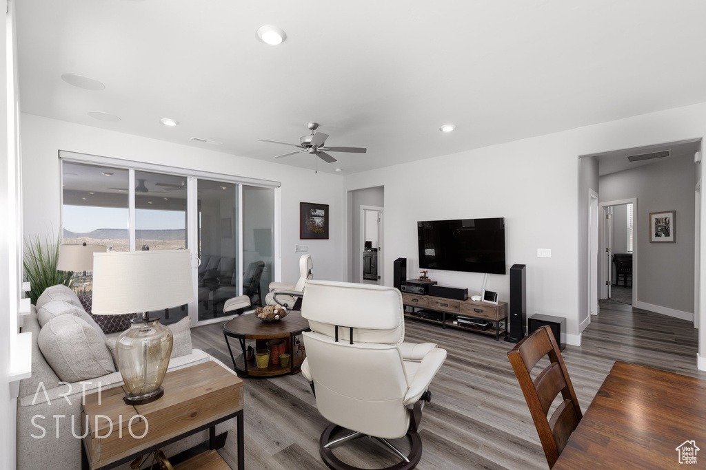 Living area featuring a ceiling fan, light wood-style flooring, and recessed lighting