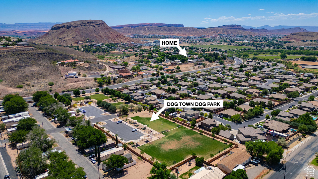 Aerial view of property's location with mountains