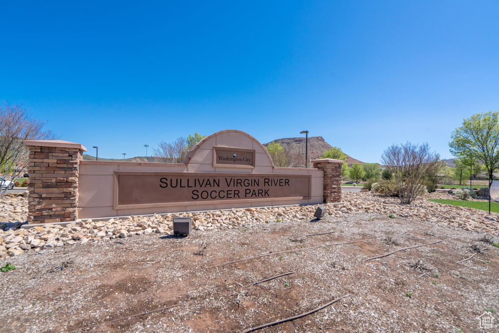 Community / neighborhood sign featuring a mountain view