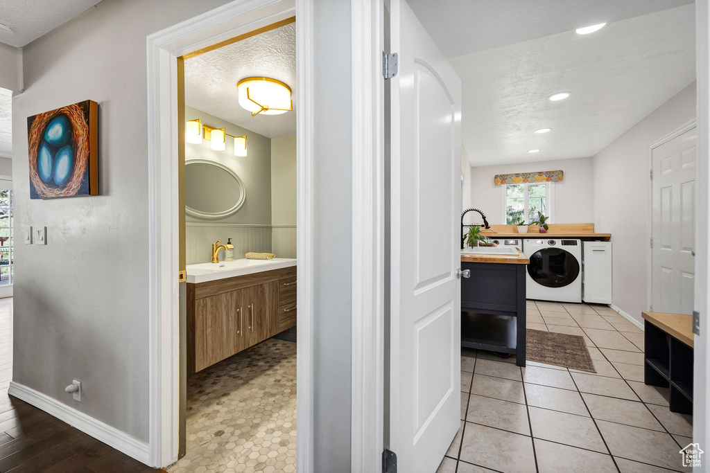 Laundry area with washer / dryer and recessed lighting