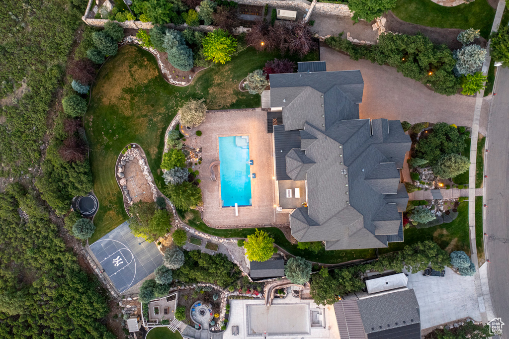 View of property location featuring a pool
