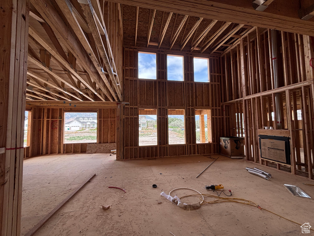 Miscellaneous room featuring a high ceiling