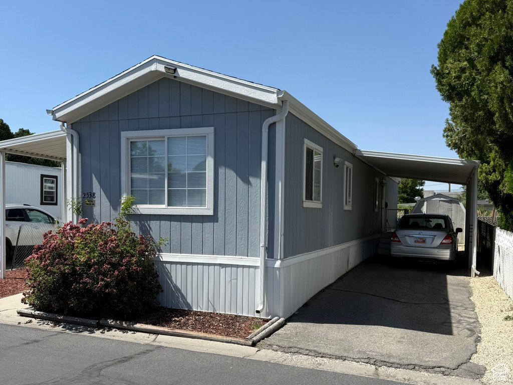 Manufactured / mobile home featuring an attached carport