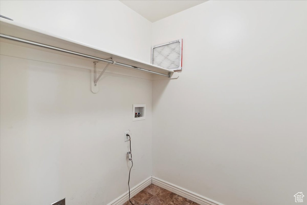Laundry room with hookup for a washing machine and baseboards