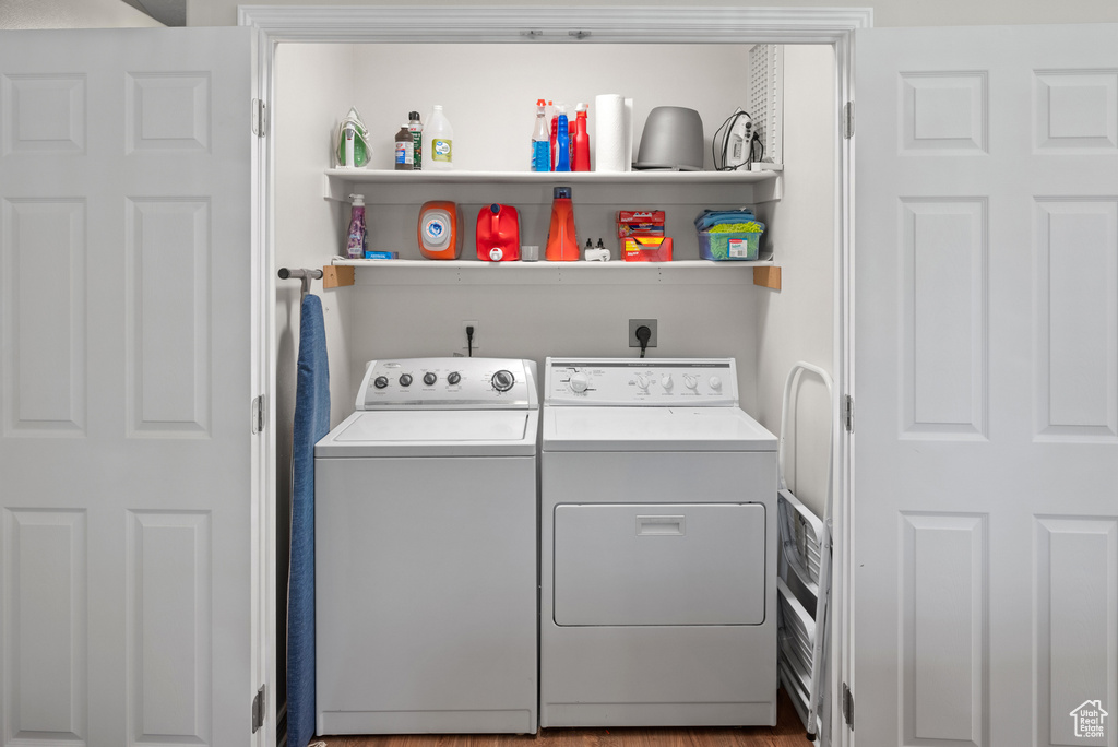 Washroom with washing machine and dryer