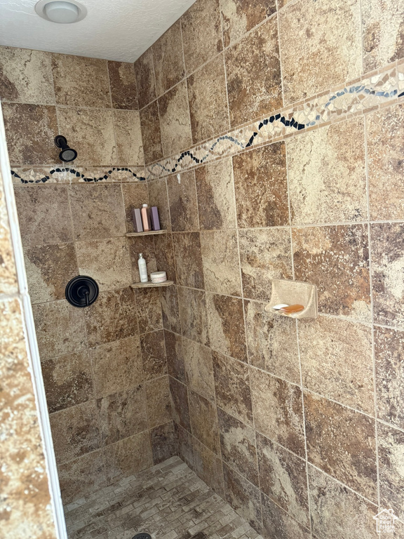 Full bath with tiled shower