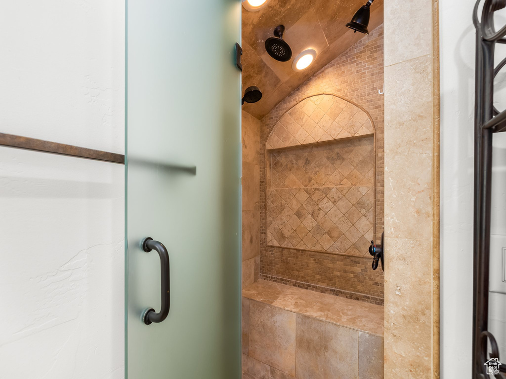 Bathroom featuring a tile shower
