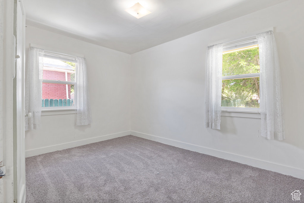 Unfurnished room featuring carpet flooring