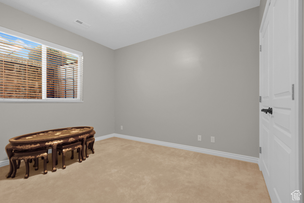 Empty room with light carpet