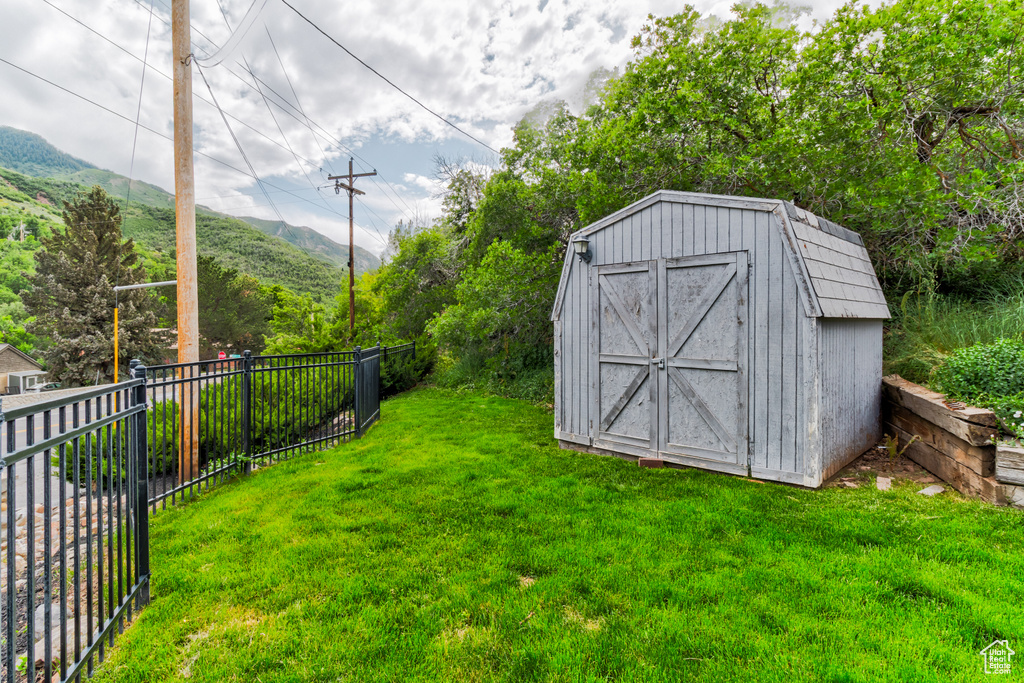 View of yard featuring a storage shed