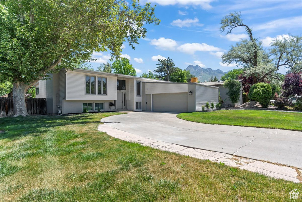 View of front facade with a garage, driveway, and a mountain view