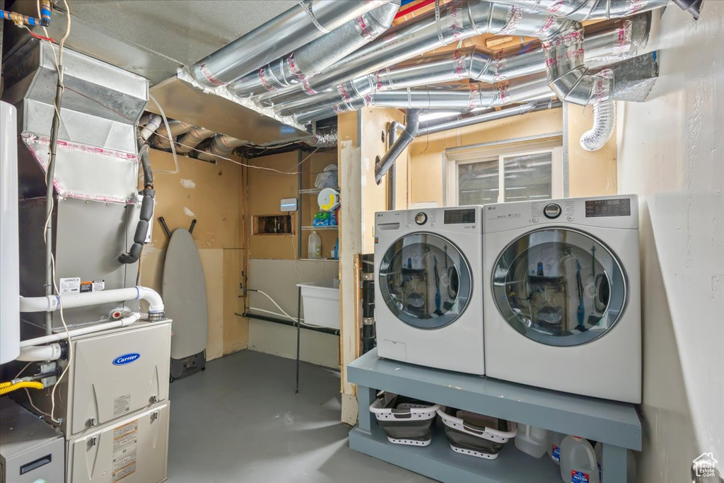 Laundry area with washer and clothes dryer and heating unit