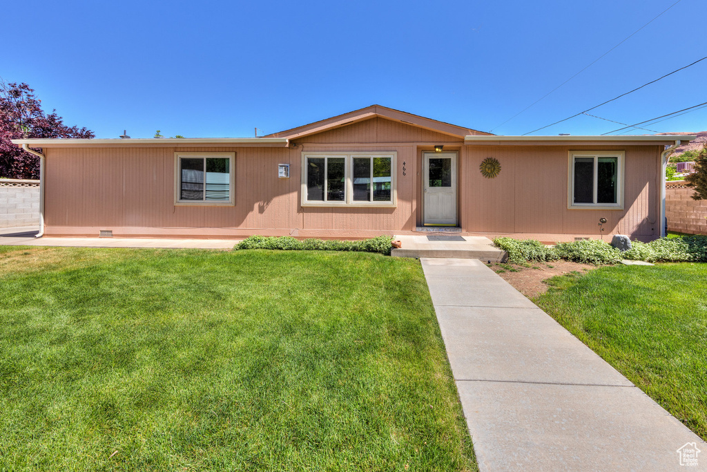View of front of house featuring a front yard