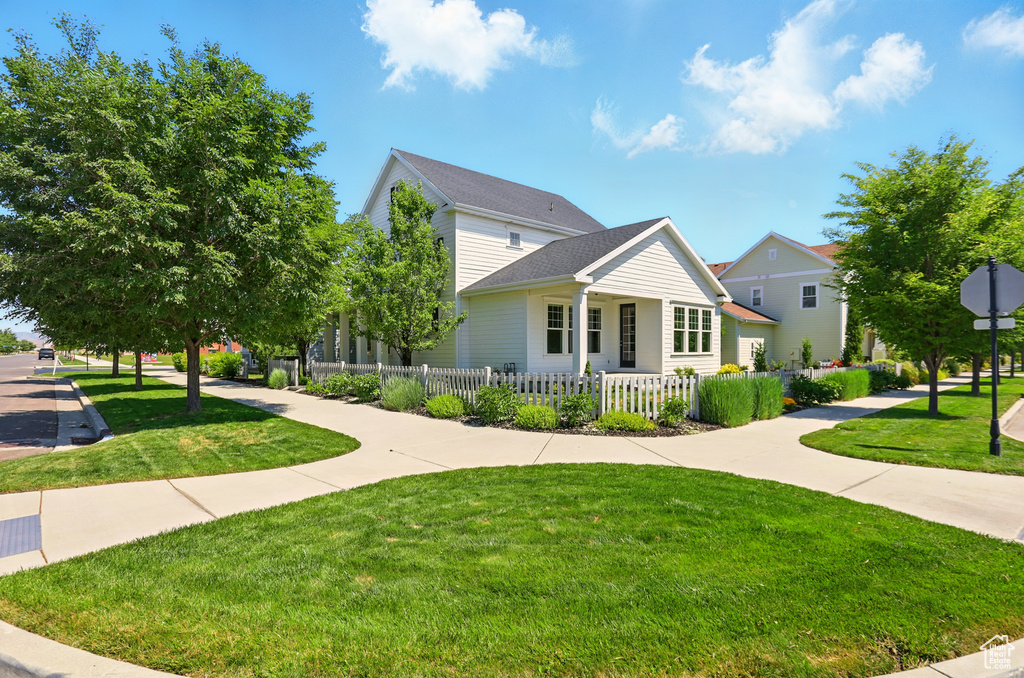 View of front facade featuring a fenced front yard and a porch