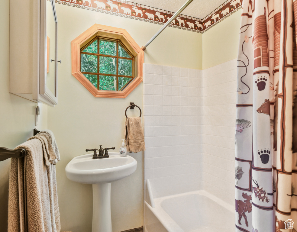 Full bathroom with shower / tub combo