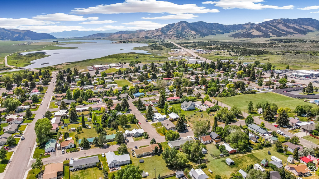 Bird's eye view of a water and mountain view