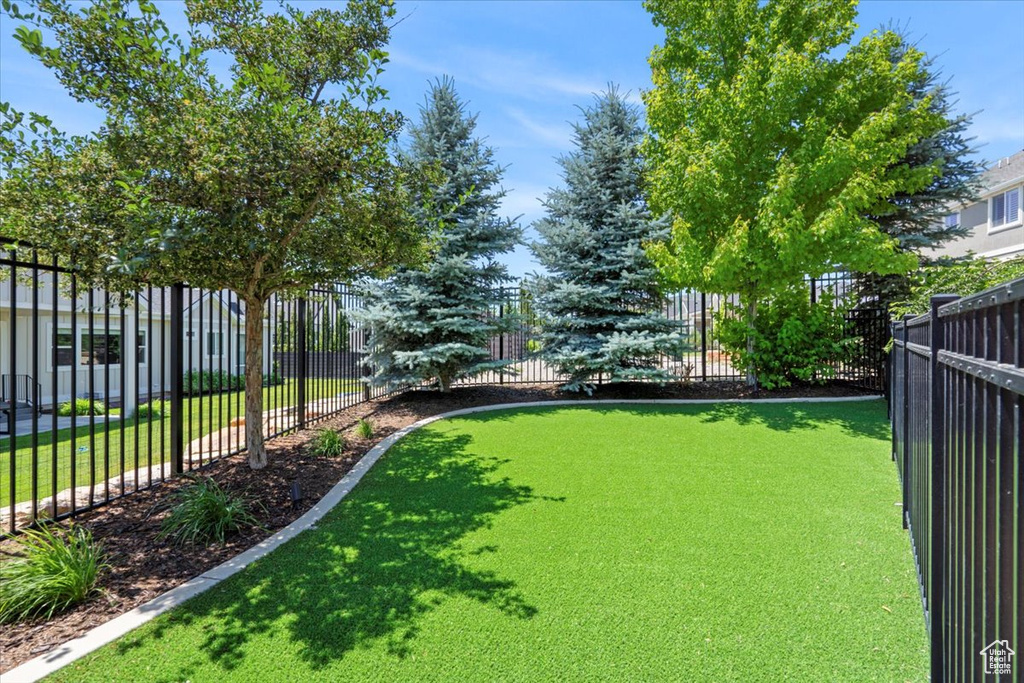 6221 W APPLECROSS CIR Highland, UT 84003