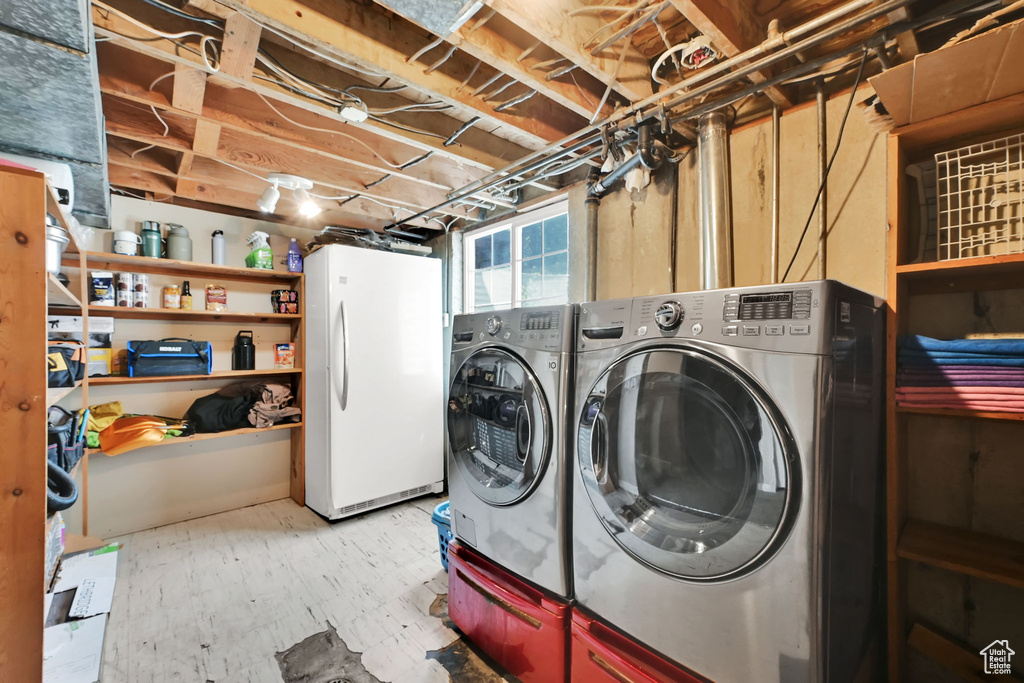 Washroom with washing machine and dryer