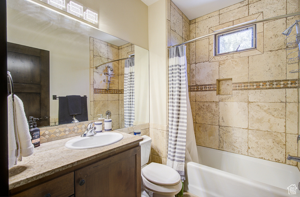 Bathroom with vanity and shower / bathtub combination with curtain