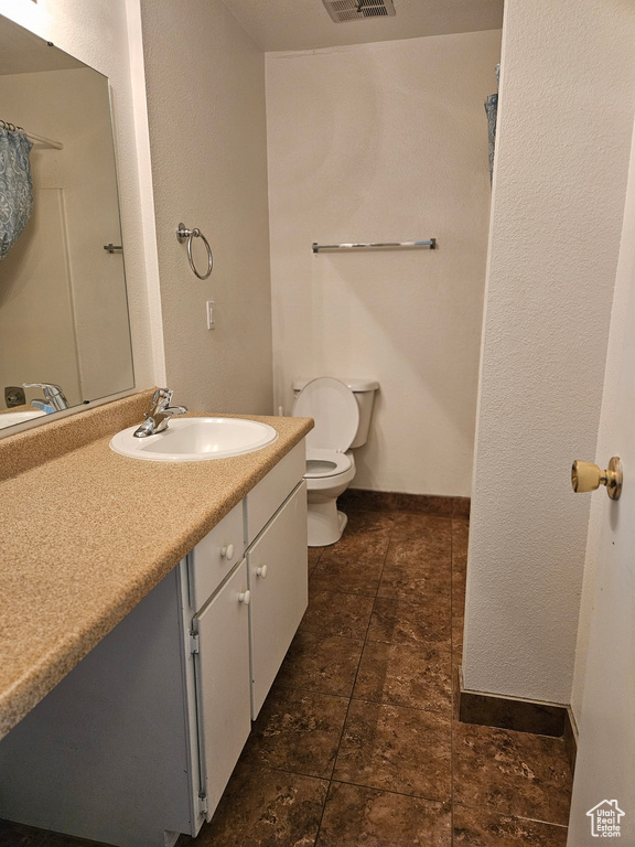 Bathroom featuring vanity and a shower with shower curtain