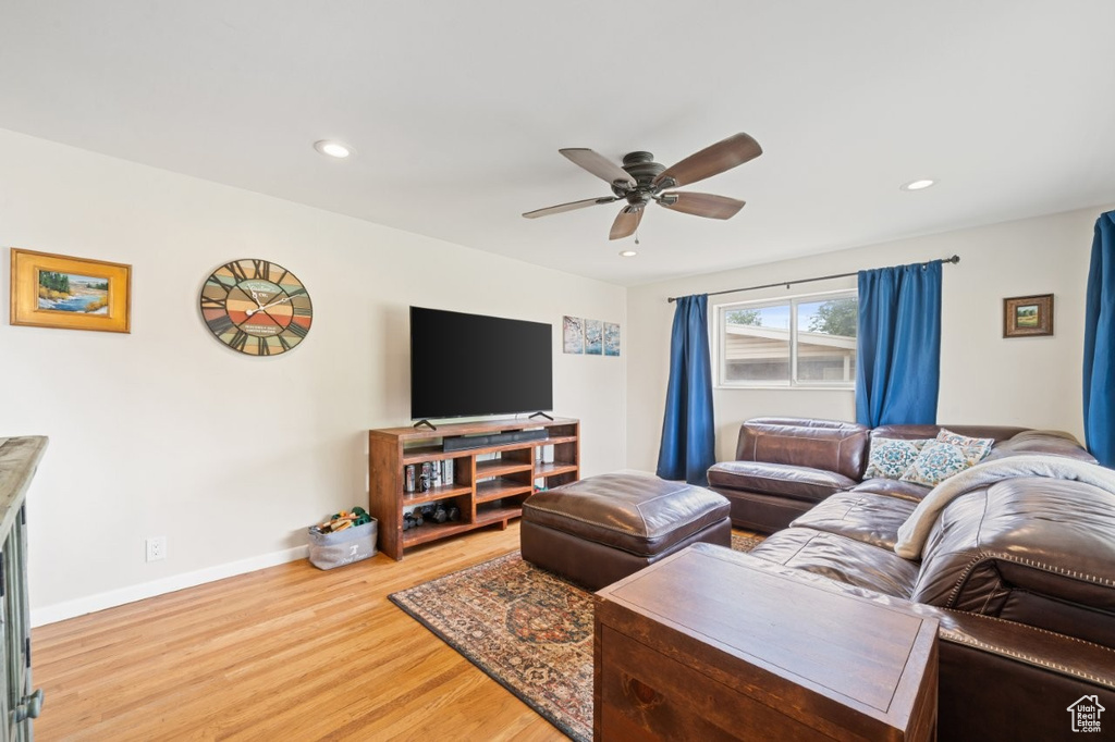 Living area featuring light wood-style flooring, a ceiling fan, and recessed lighting