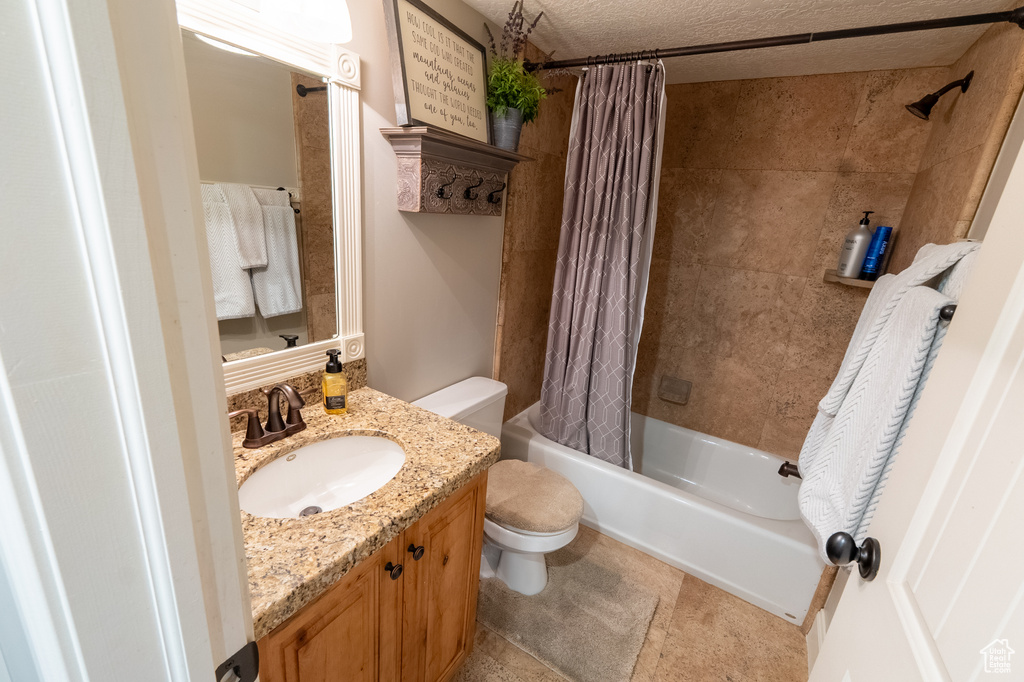 Full bath featuring shower / tub combo with curtain and vanity