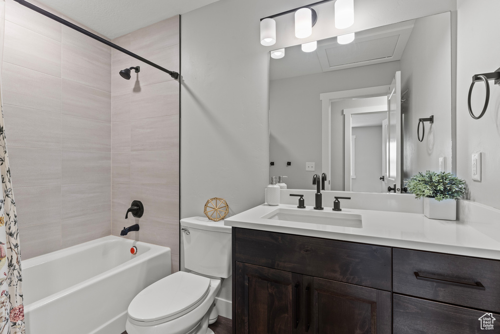 Bathroom with vanity and shower / tub combo