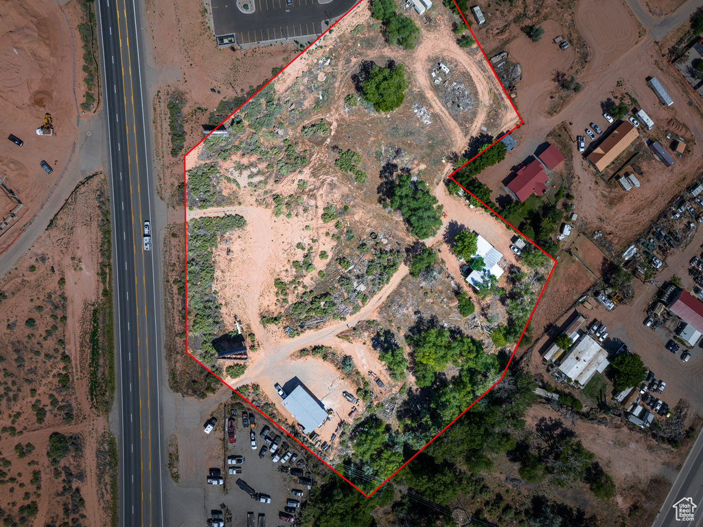 Aerial overview of property\\\'s location featuring property boundaries highlighted