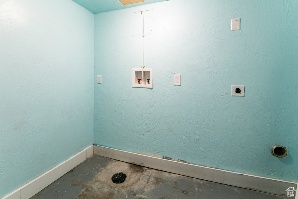 Laundry room with electric dryer hookup and washer hookup