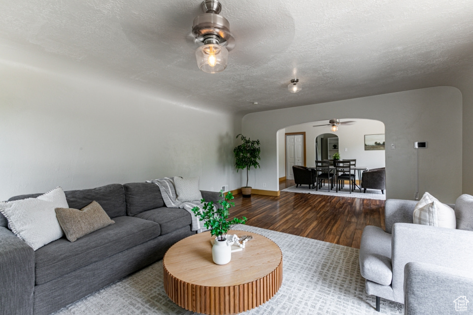 Photo 7 for MLS #2092848 at 3071 Quincy Ave
