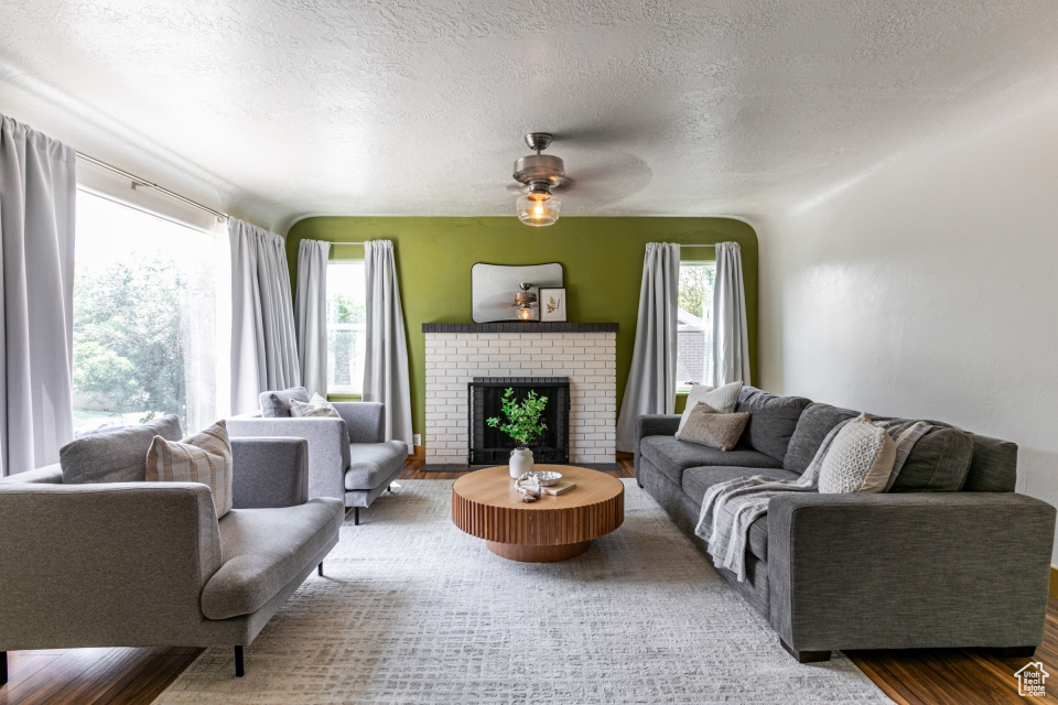 Photo 5 for MLS #2092848 at 3071 Quincy Ave