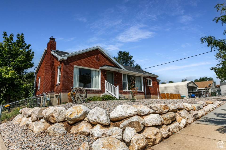 Photo 2 for MLS #2092848 at 3071 Quincy Ave