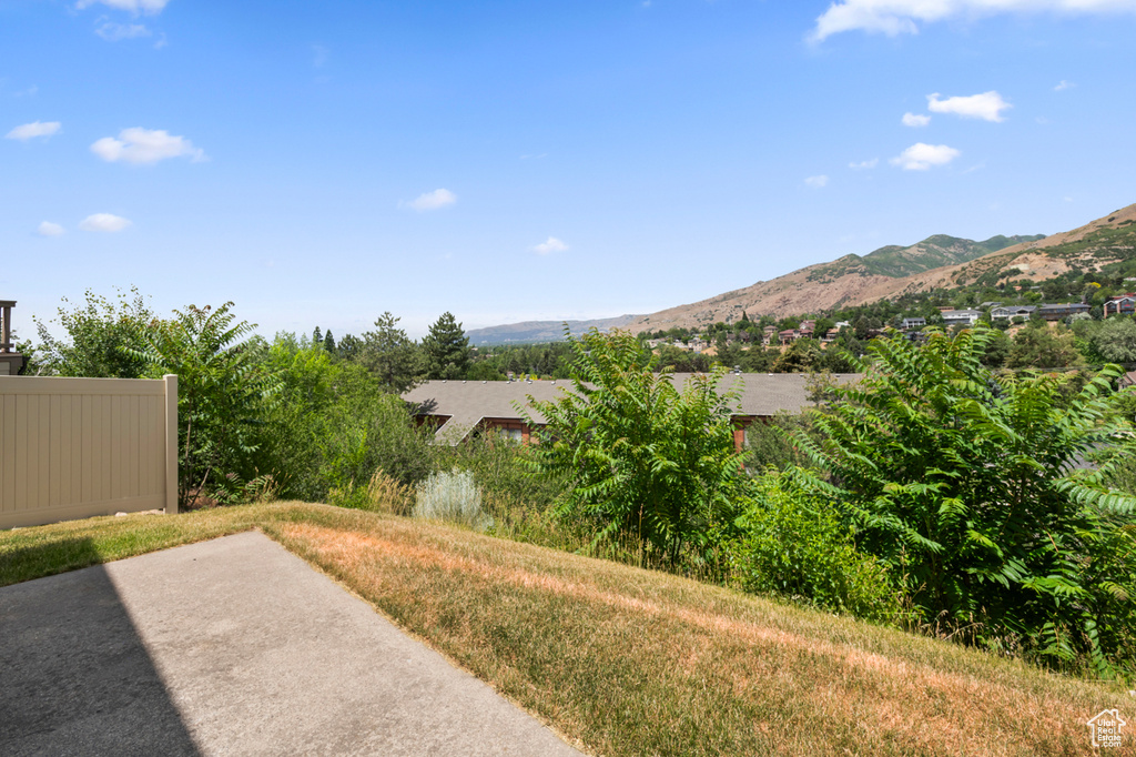 View of yard featuring a mountain view