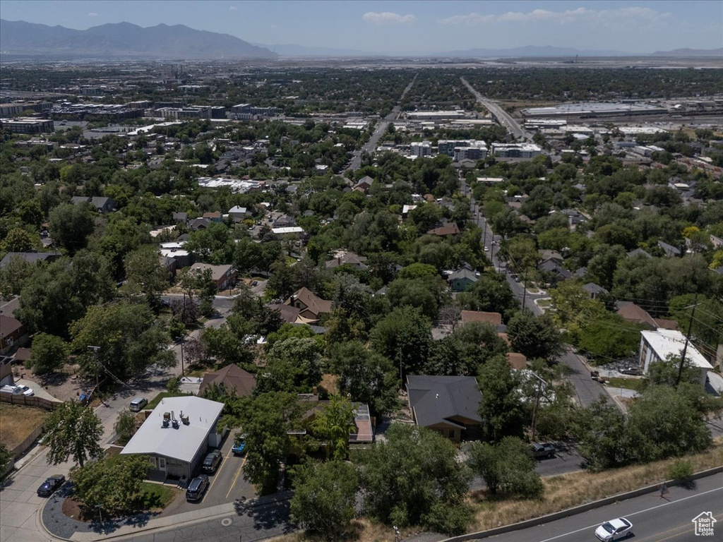 Aerial view of property\\\\\\\'s location featuring mountains