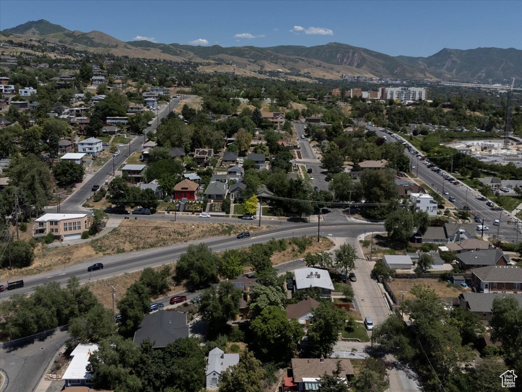 Aerial view of property\\\'s location with a mountainous background