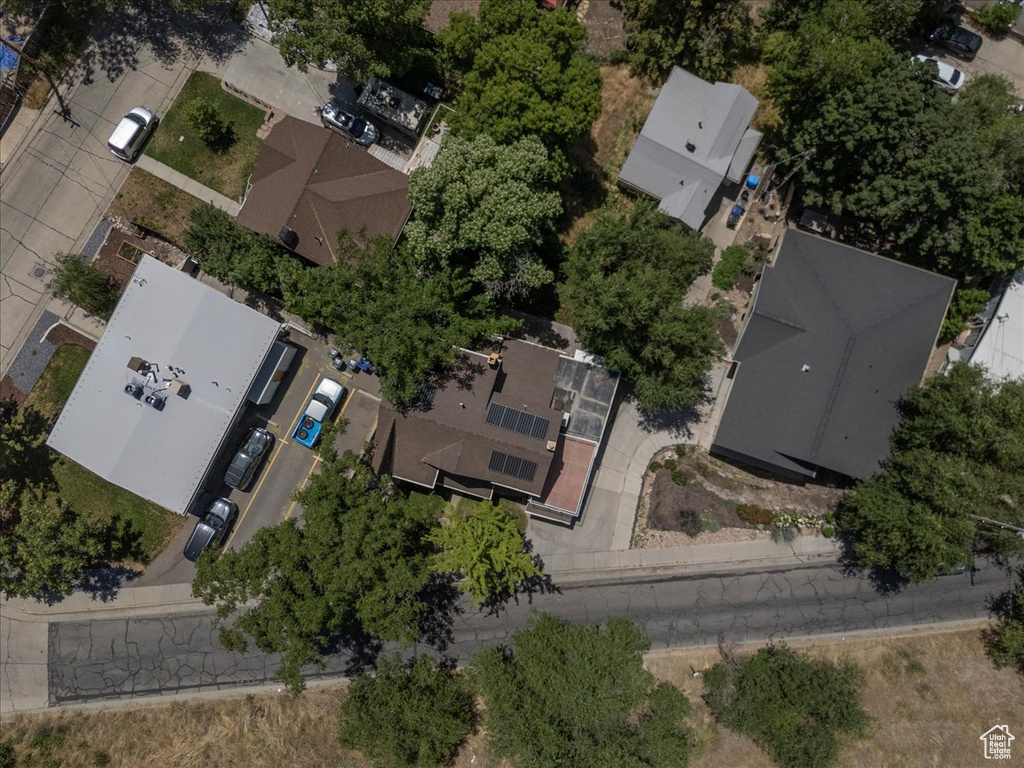 Aerial view of property\\\'s location featuring nearby suburban area