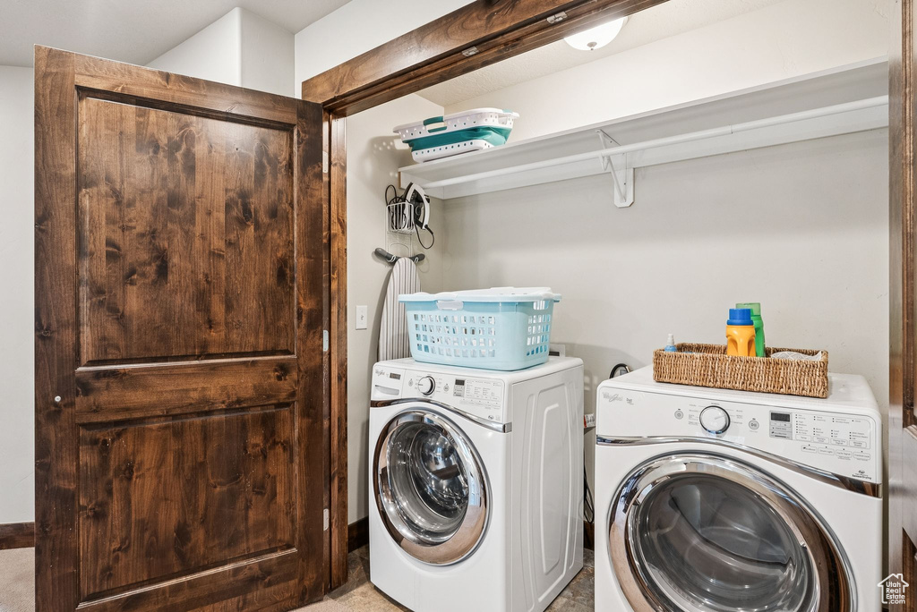 Washroom with washing machine and dryer