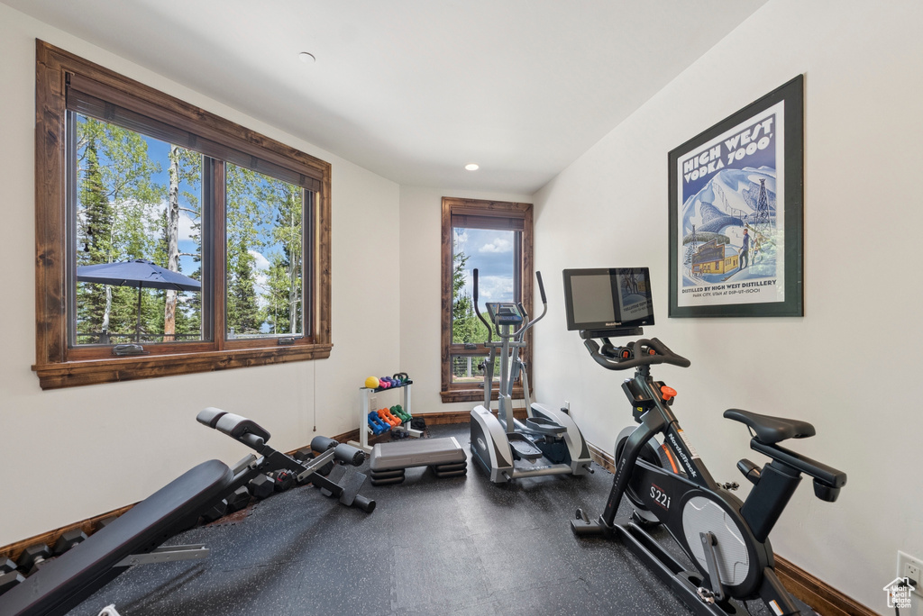 Workout room featuring baseboards and recessed lighting