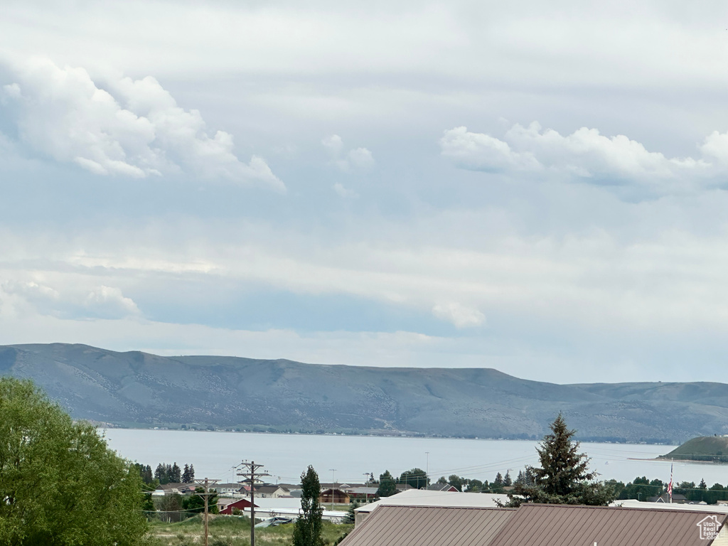 Mountain view with a nearby body of water