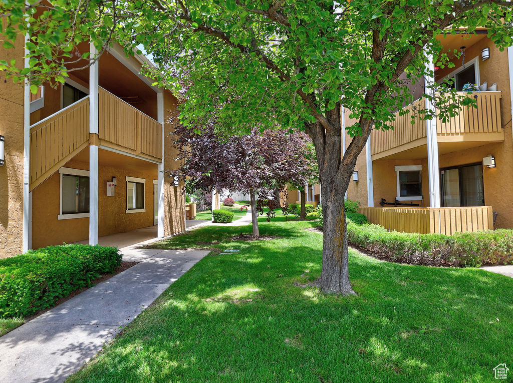 View of home\'s community with a lawn