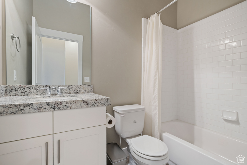 Bathroom with vanity and shower / bath combo
