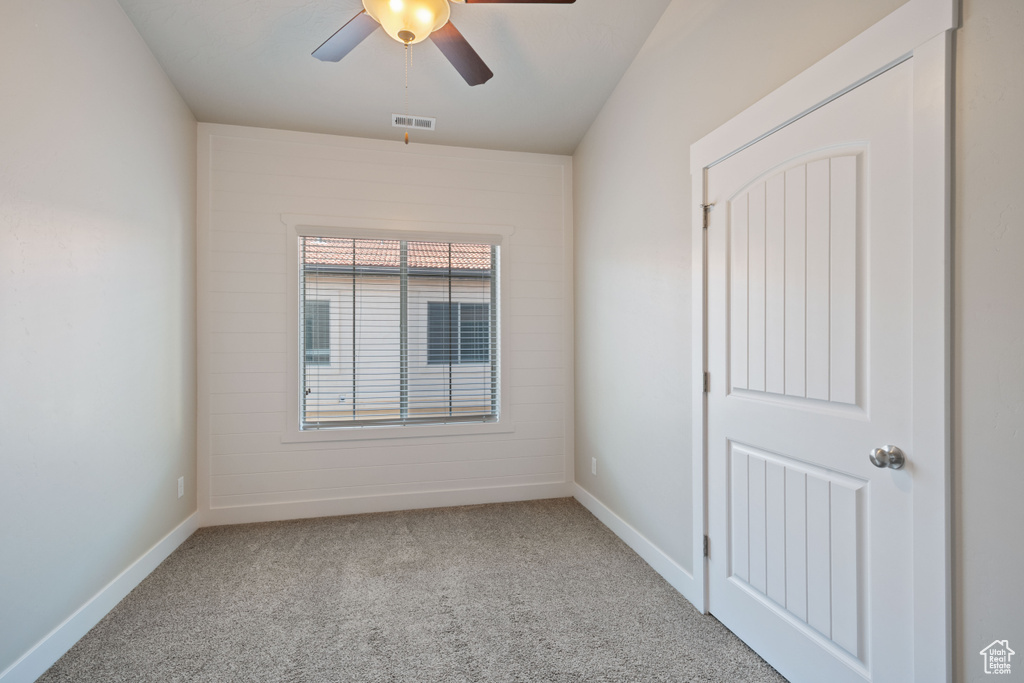 Unfurnished room with carpet flooring and a ceiling fan