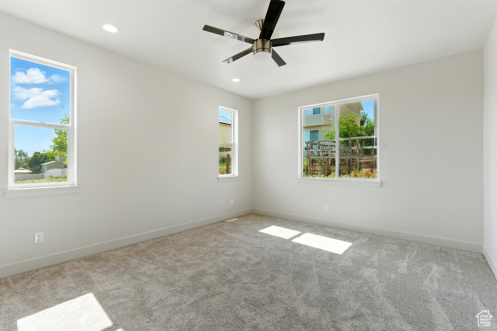 Unfurnished room with plenty of natural light, carpet flooring, ceiling fan, and recessed lighting