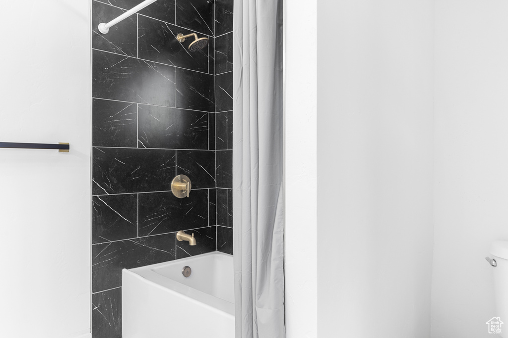 Bathroom with shower / bath combo