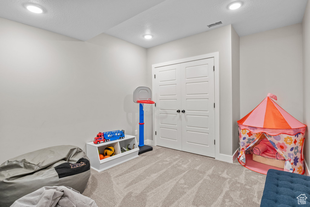 Rec room with carpet flooring and recessed lighting