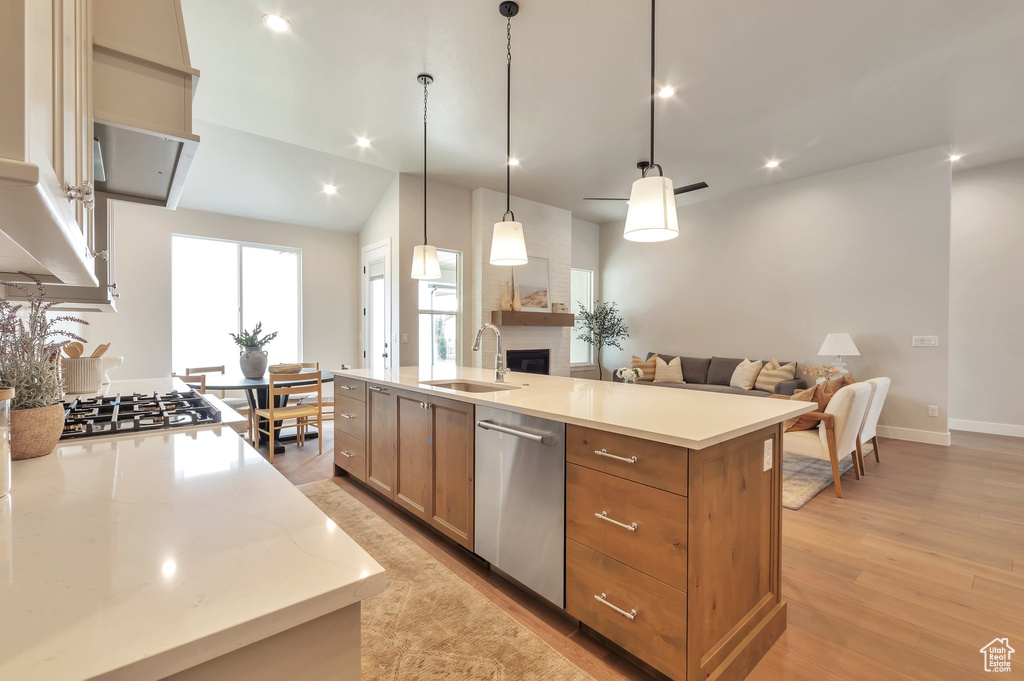 551 W SUMMERHILL LN Centerville, UT 84014