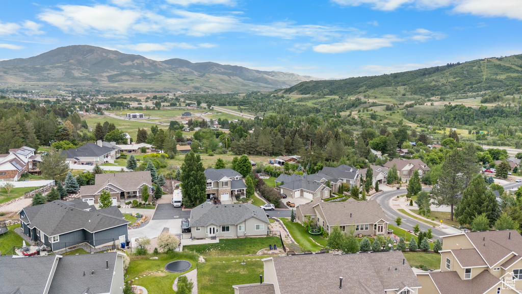 Aerial view of property\\\\\\\'s location with nearby suburban area and a mountain backdrop